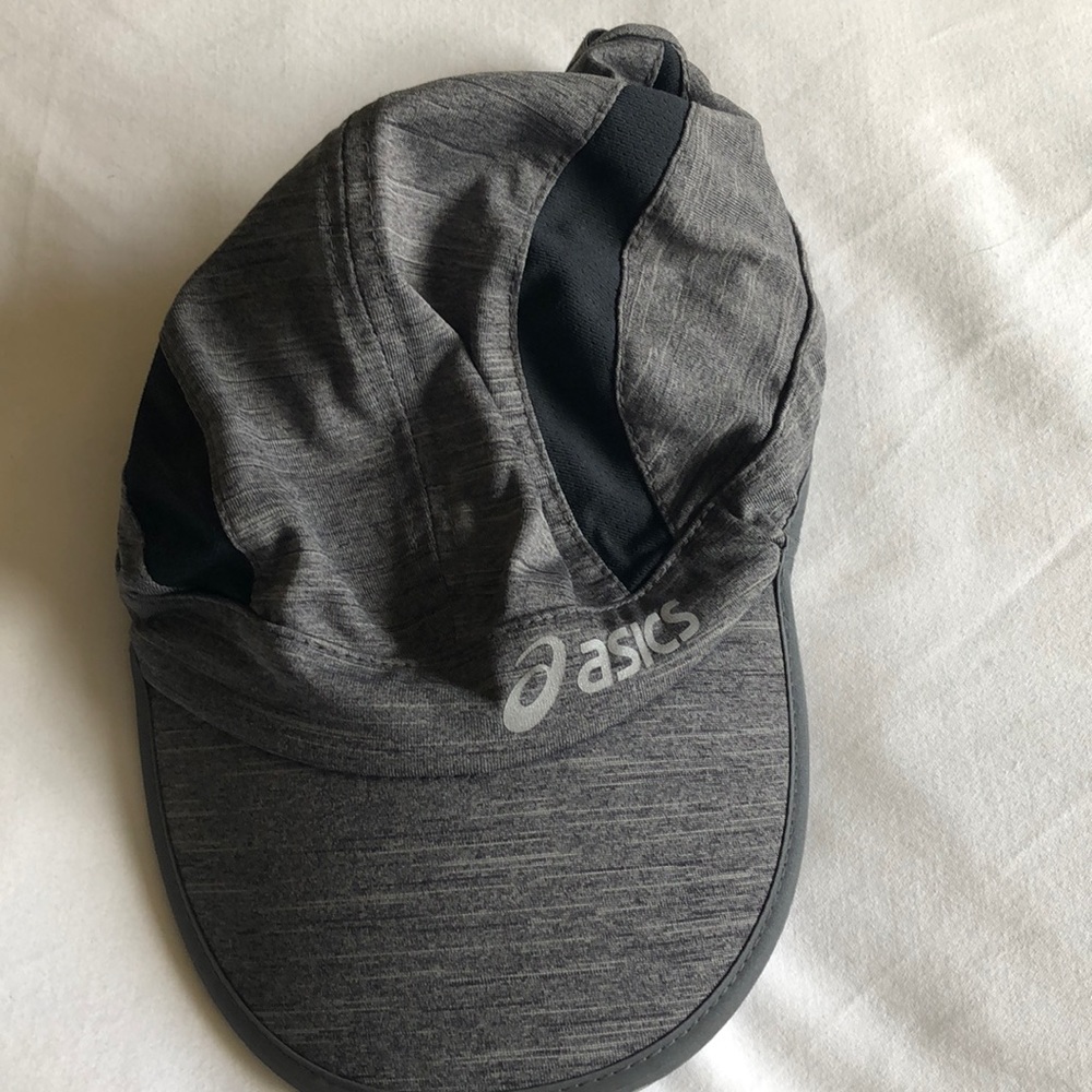 ASICS running cap